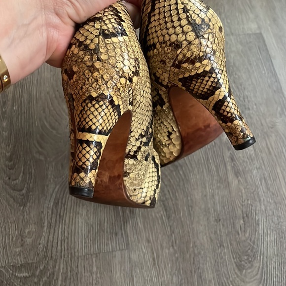 Vintage Authentic MANOLO BLAHNIK Python Snakeskin Heels Pumps 38 - Picture 3 of 5
